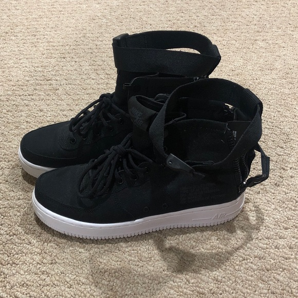 Nike SF- Air Force 1- mid GS - Picture 3 of 7